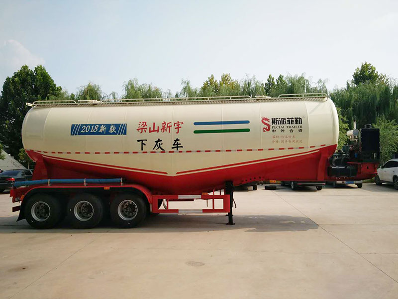 粉粒物料運(yùn)輸罐車價(jià)格